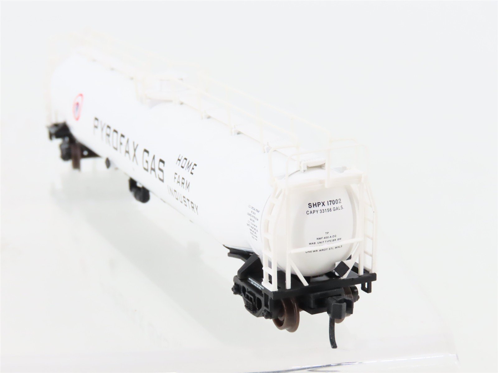N Scale Atlas 37015 SHPX Pyrofax Gas 33,000 Gallon Tank Car #17002