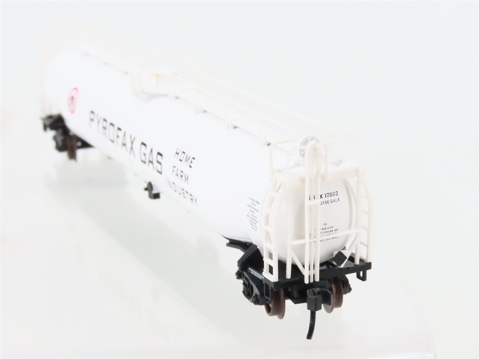 N Scale Atlas 37015 SHPX Pyrofax Gas 33,000 Gallon Tank Car #17002