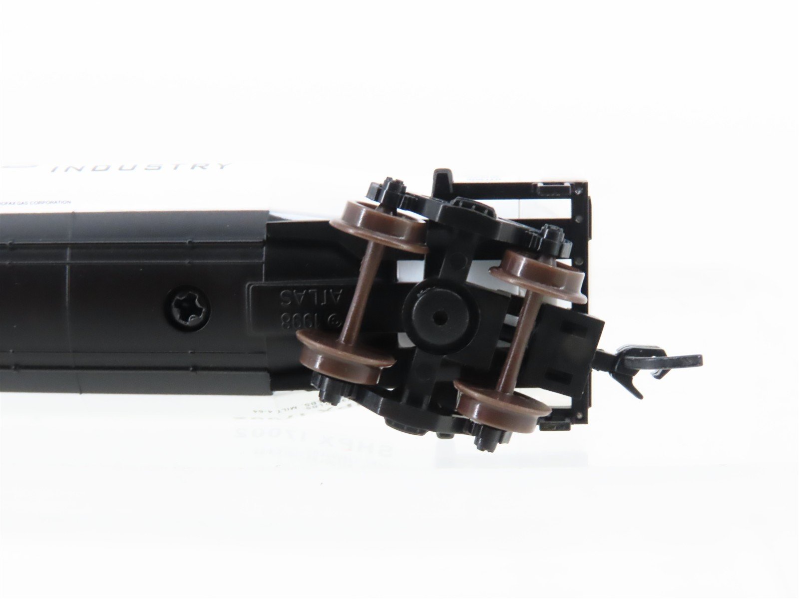 N Scale Atlas 37015 SHPX Pyrofax Gas 33,000 Gallon Tank Car #17002
