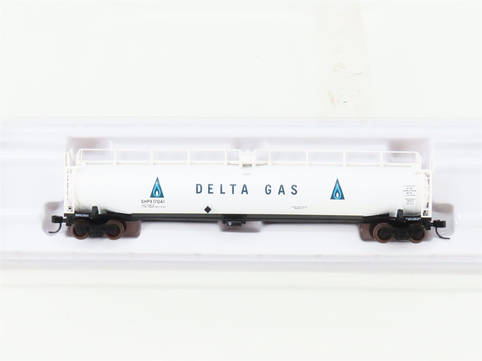 N Scale Atlas 37152 SHPX Delta Gas Inc. 33,000 Gallon Tank Car #17041