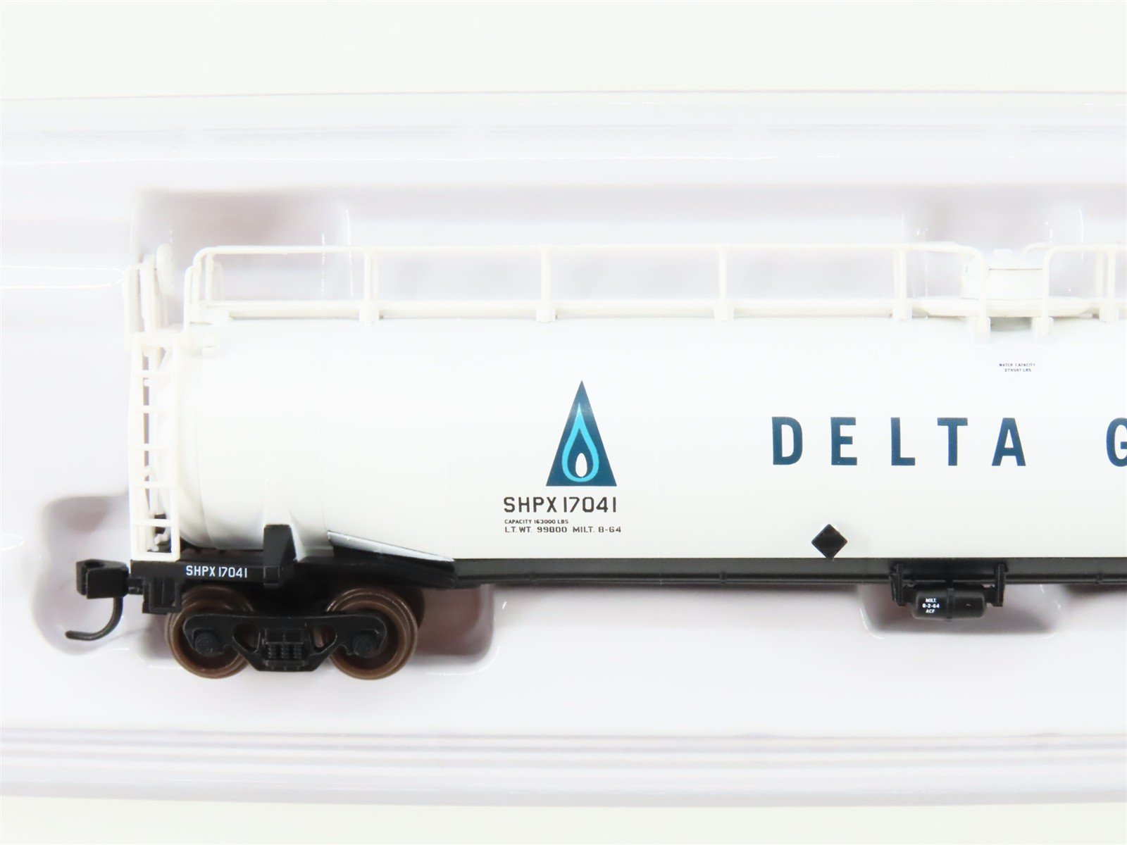 N Scale Atlas 37152 SHPX Delta Gas Inc. 33,000 Gallon Tank Car #17041