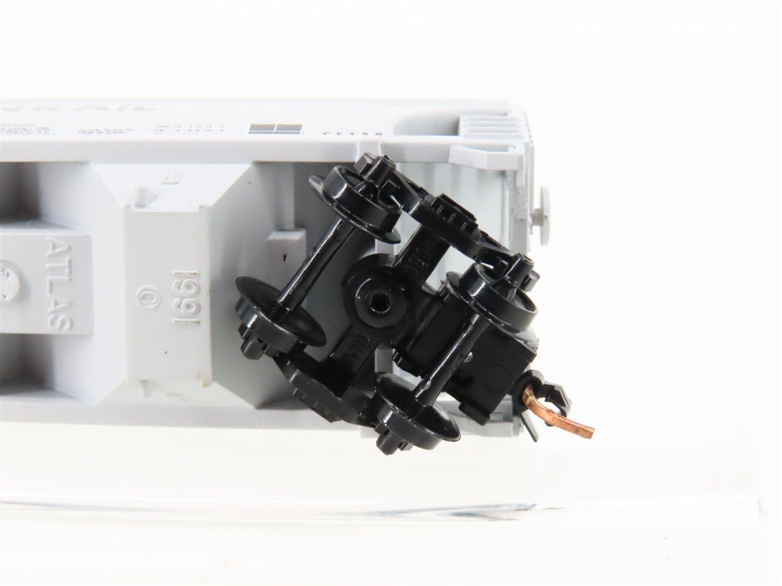 N Scale Atlas CR Conrail Railroad 2-Bay Covered Hopper #876361