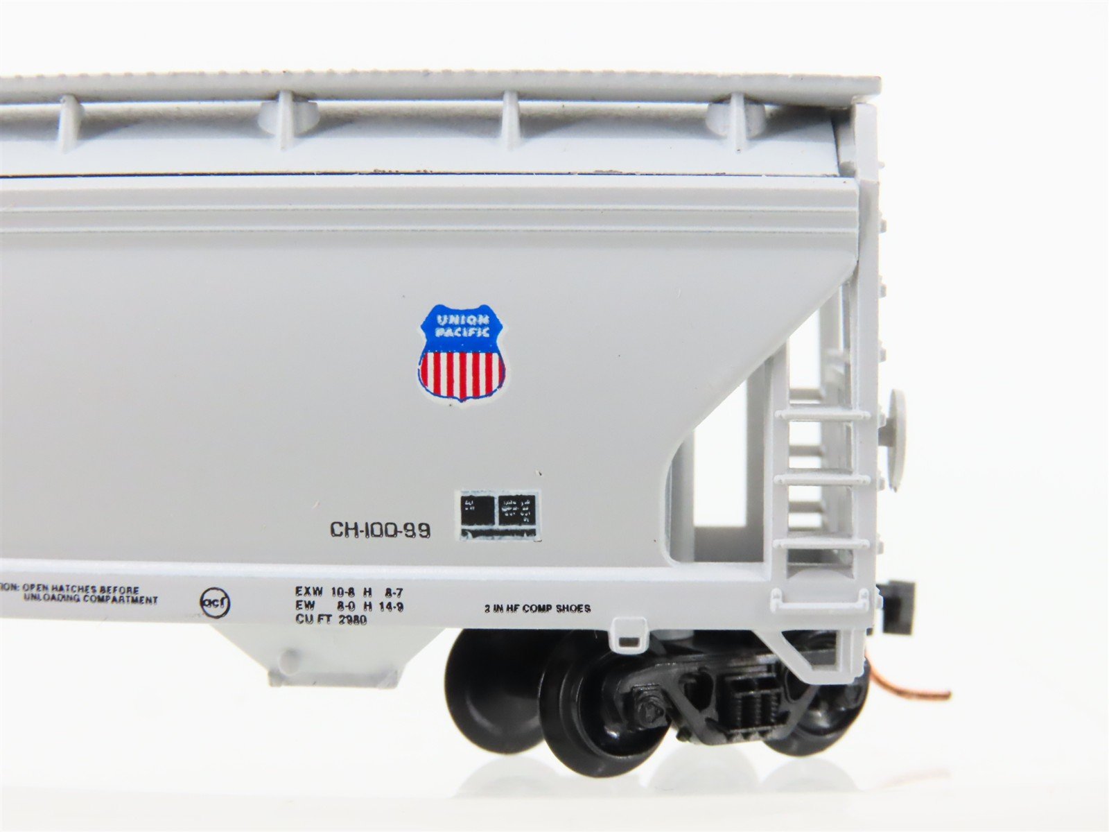 N Scale Atlas MP Missouri Pacific Railroad 2-Bay Covered Hopper #705674