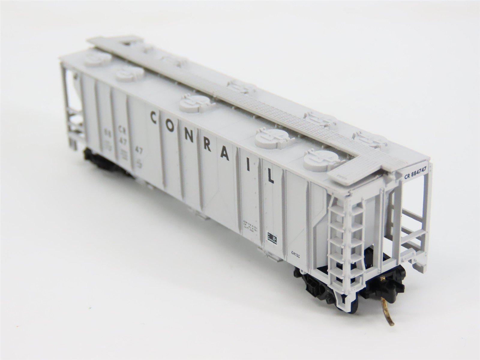 N Scale Atlas CR Conrail Railroad 3-Bay Covered Hopper #884747