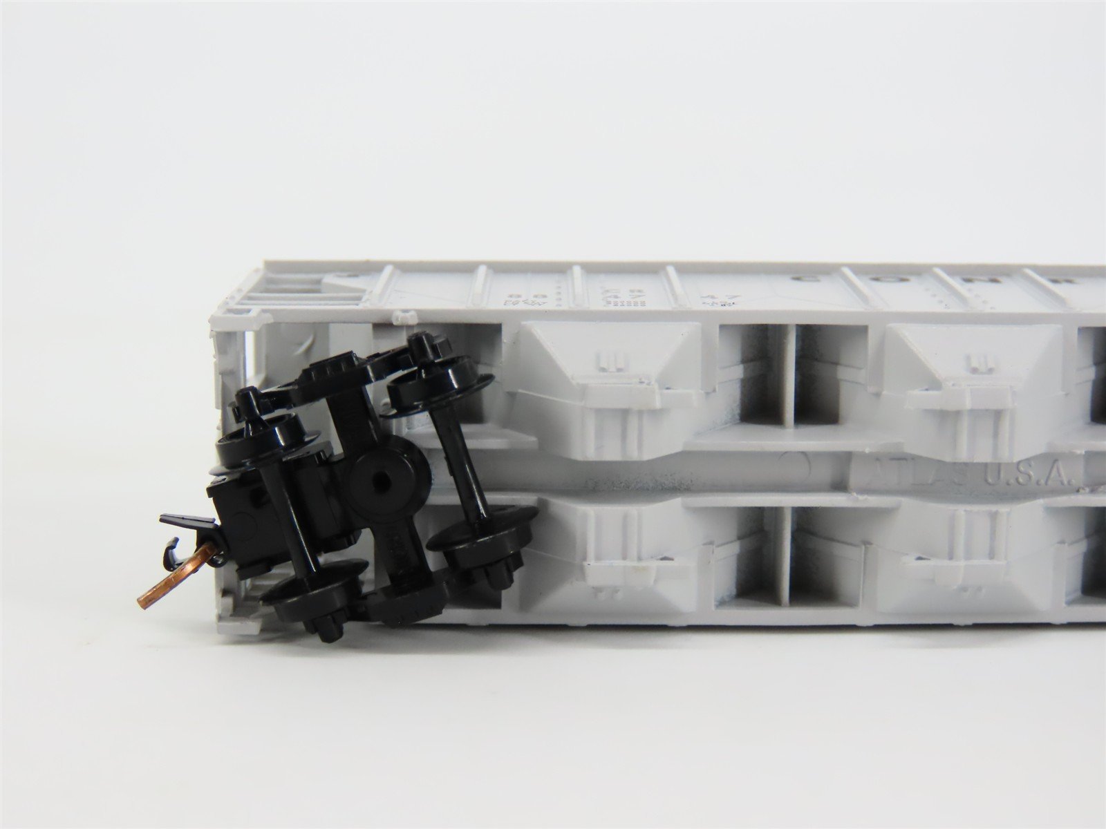 N Scale Atlas CR Conrail Railroad 3-Bay Covered Hopper #884747