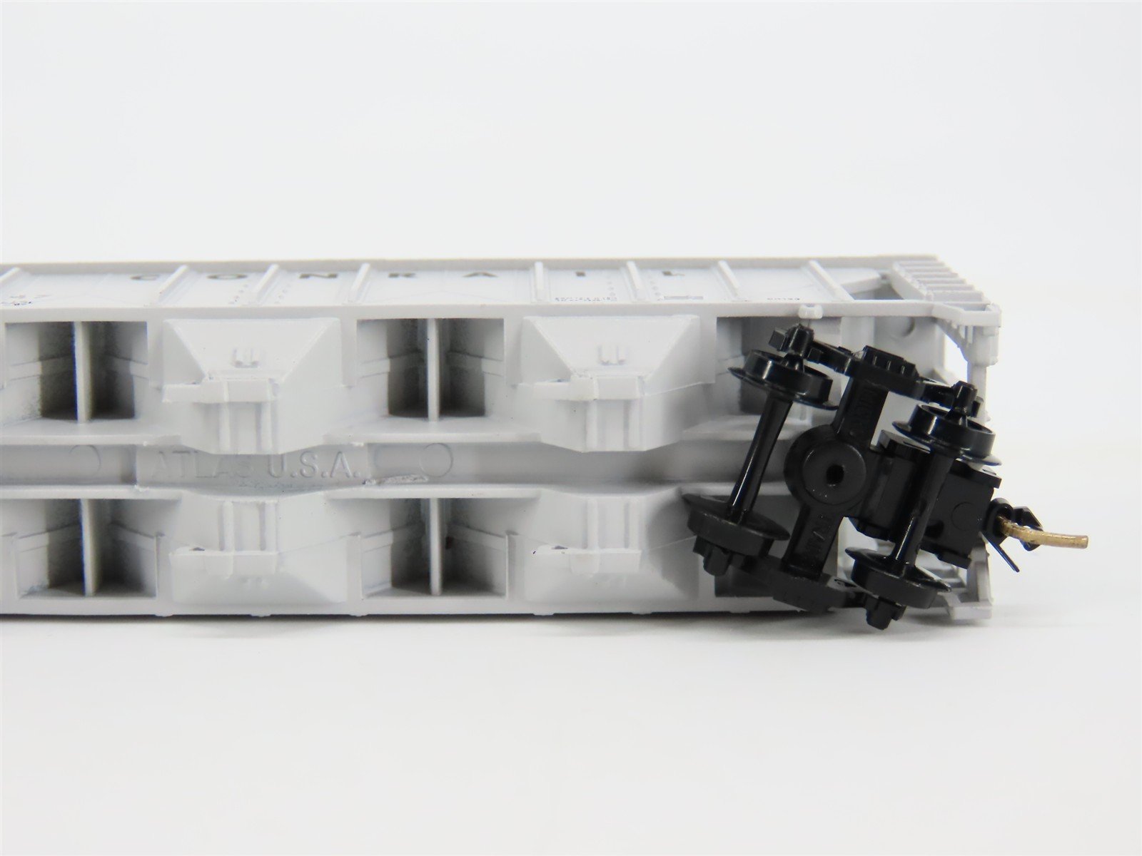 N Scale Atlas CR Conrail Railroad 3-Bay Covered Hopper #884747