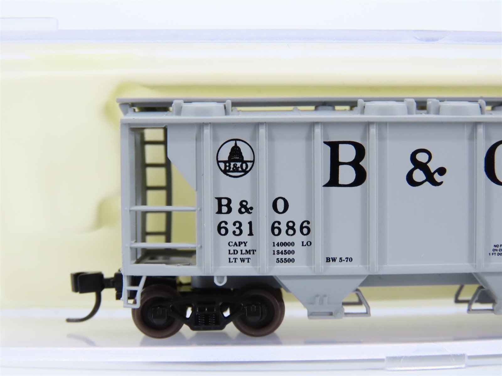 N Scale Atlas B&O Baltimore & Ohio Railroad 2-Bay Covered Hopper #631686
