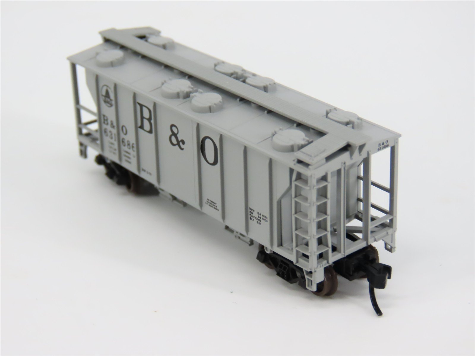 N Scale Atlas B&O Baltimore & Ohio Railroad 2-Bay Covered Hopper #631686