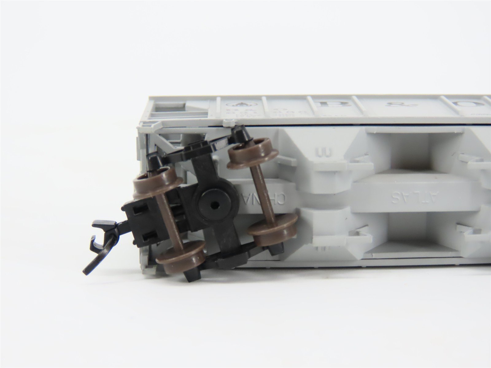 N Scale Atlas B&O Baltimore & Ohio Railroad 2-Bay Covered Hopper #631686