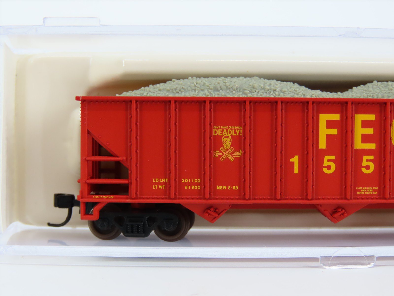 N Scale Atlas TA-103B FEC Florida East Coast 3-Bay Covered Hopper #15542 w/ Load