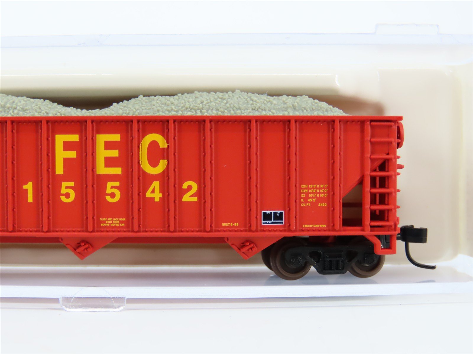 N Scale Atlas TA-103B FEC Florida East Coast 3-Bay Covered Hopper #15542 w/ Load