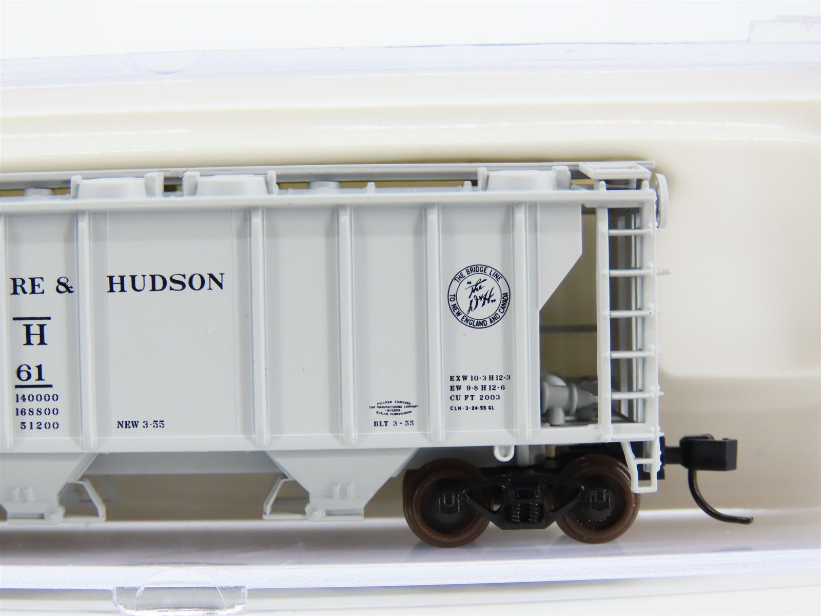 N Scale Atlas 31911 D&H Delaware & Hudson Railroad 2-Bay Covered Hopper #12061