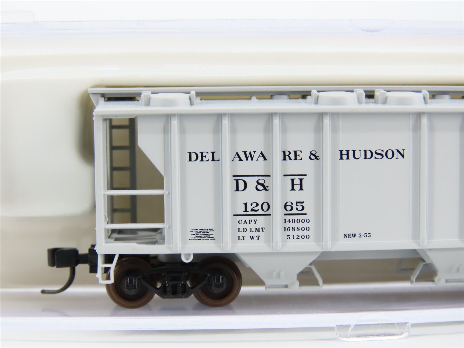 N Scale Atlas 31912 D&H Delaware & Hudson Railroad 2-Bay Covered Hopper #12065