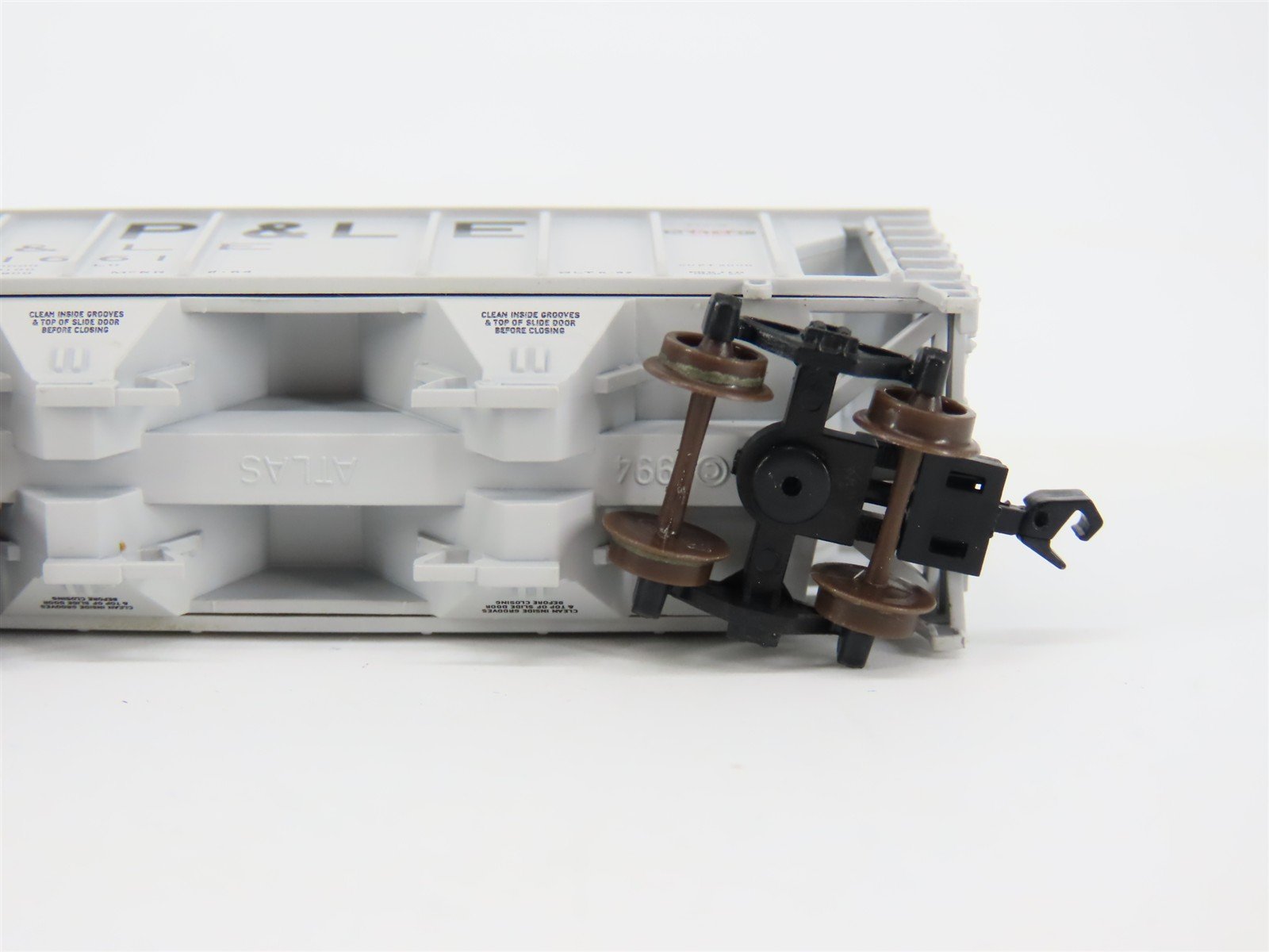 N Scale Atlas 31941 P&LE Pittsburgh & Lake Erie 2-Bay Covered Hopper #1661
