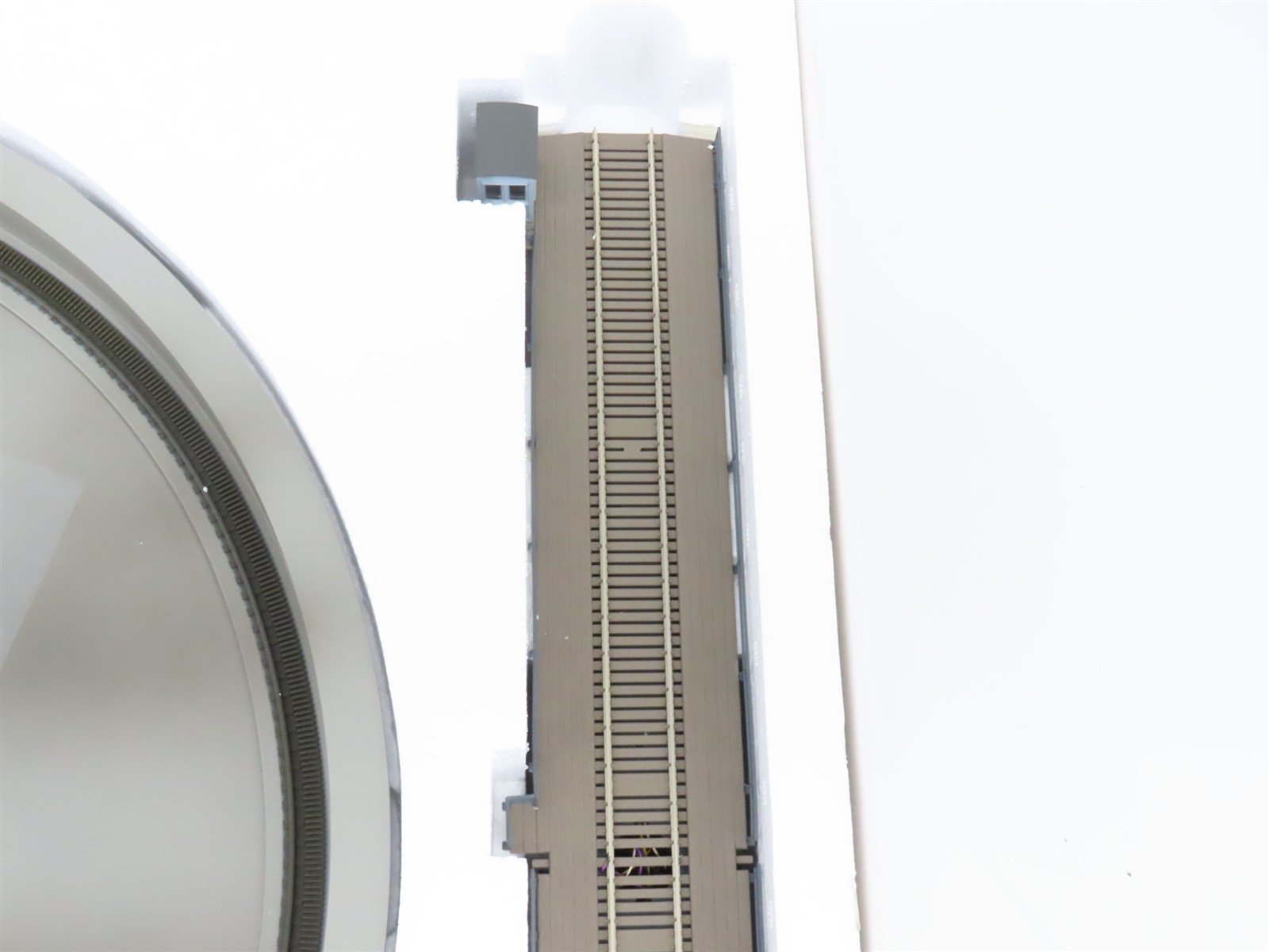 HO Scale Walthers Cornerstone 933-2829 Modern 130' Turntable