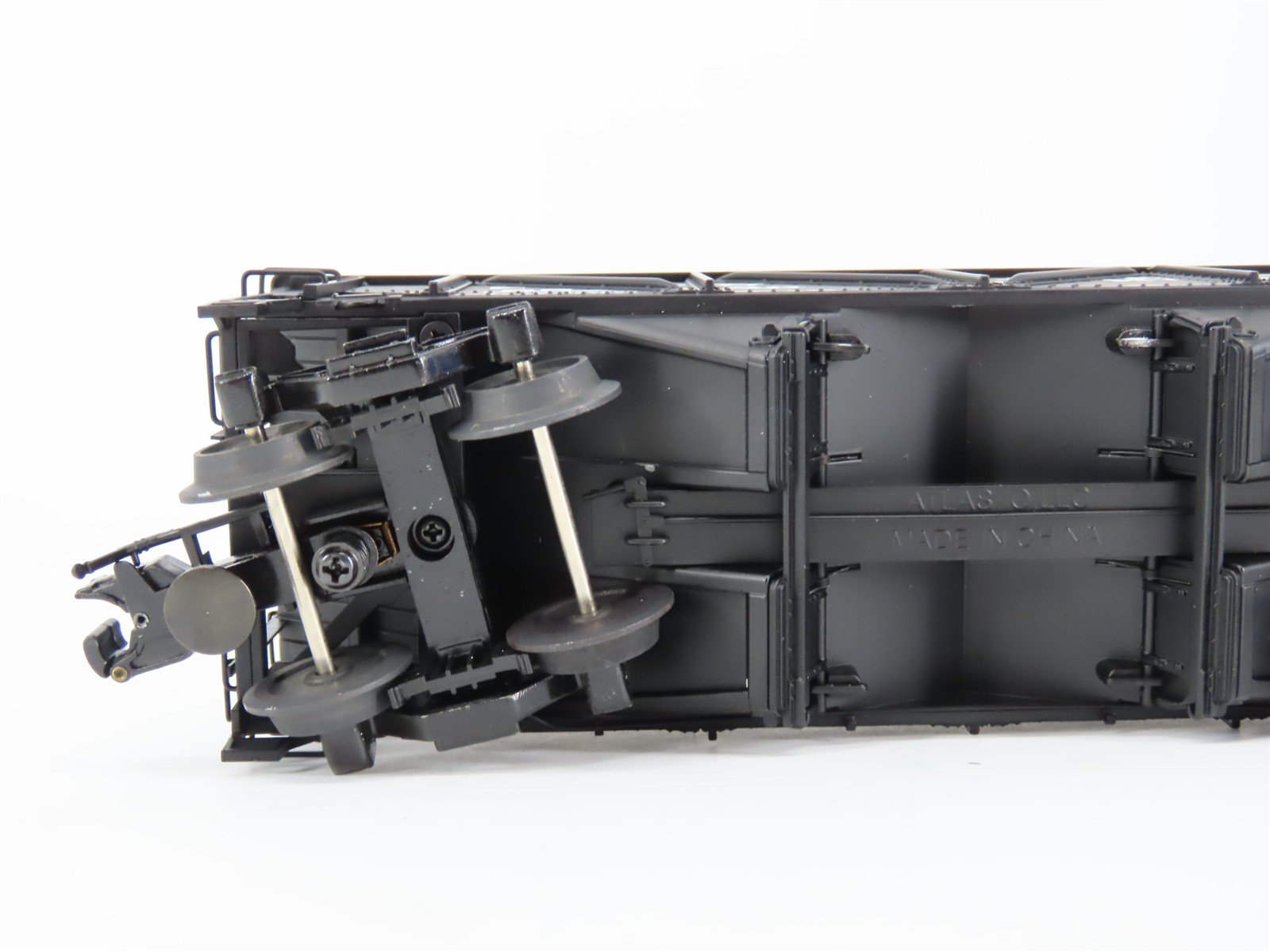 O Gauge 3-Rail Atlas 6423-5 C&O 50-Ton War Emergency 2-Bay Hopper #55380