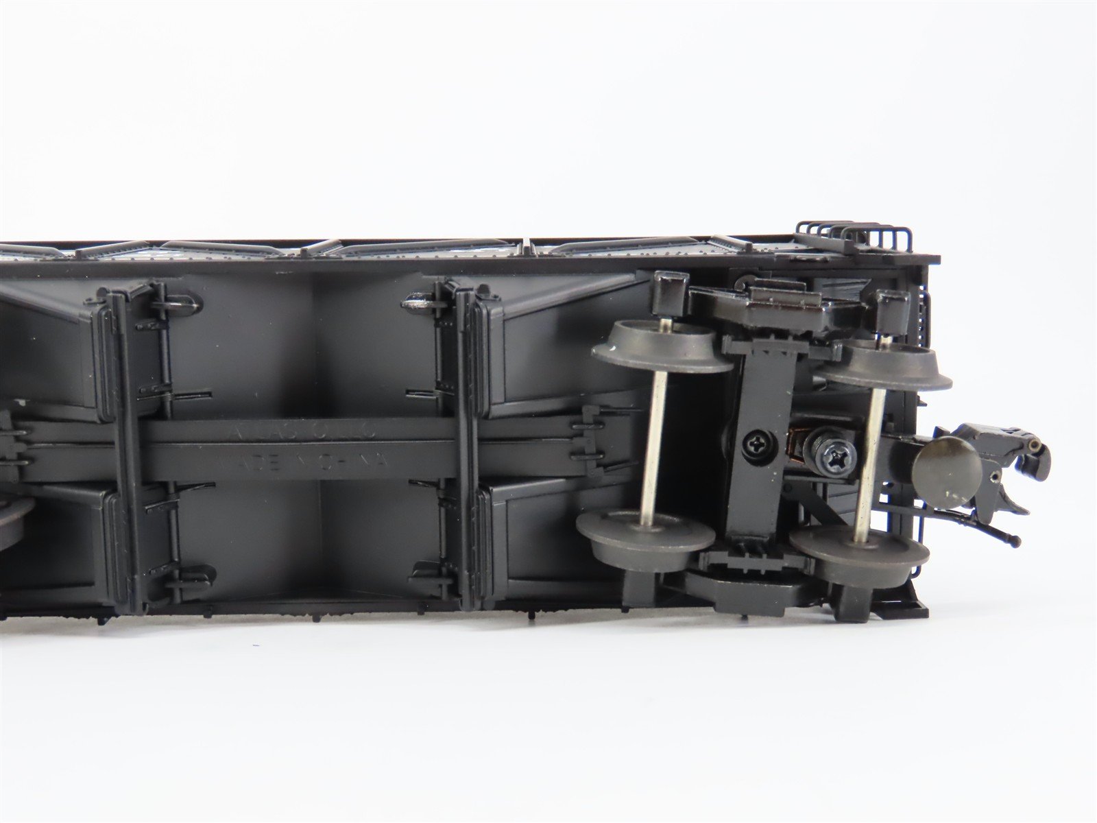 O Gauge 3-Rail Atlas 6423-5 C&O 50-Ton War Emergency 2-Bay Hopper #55380