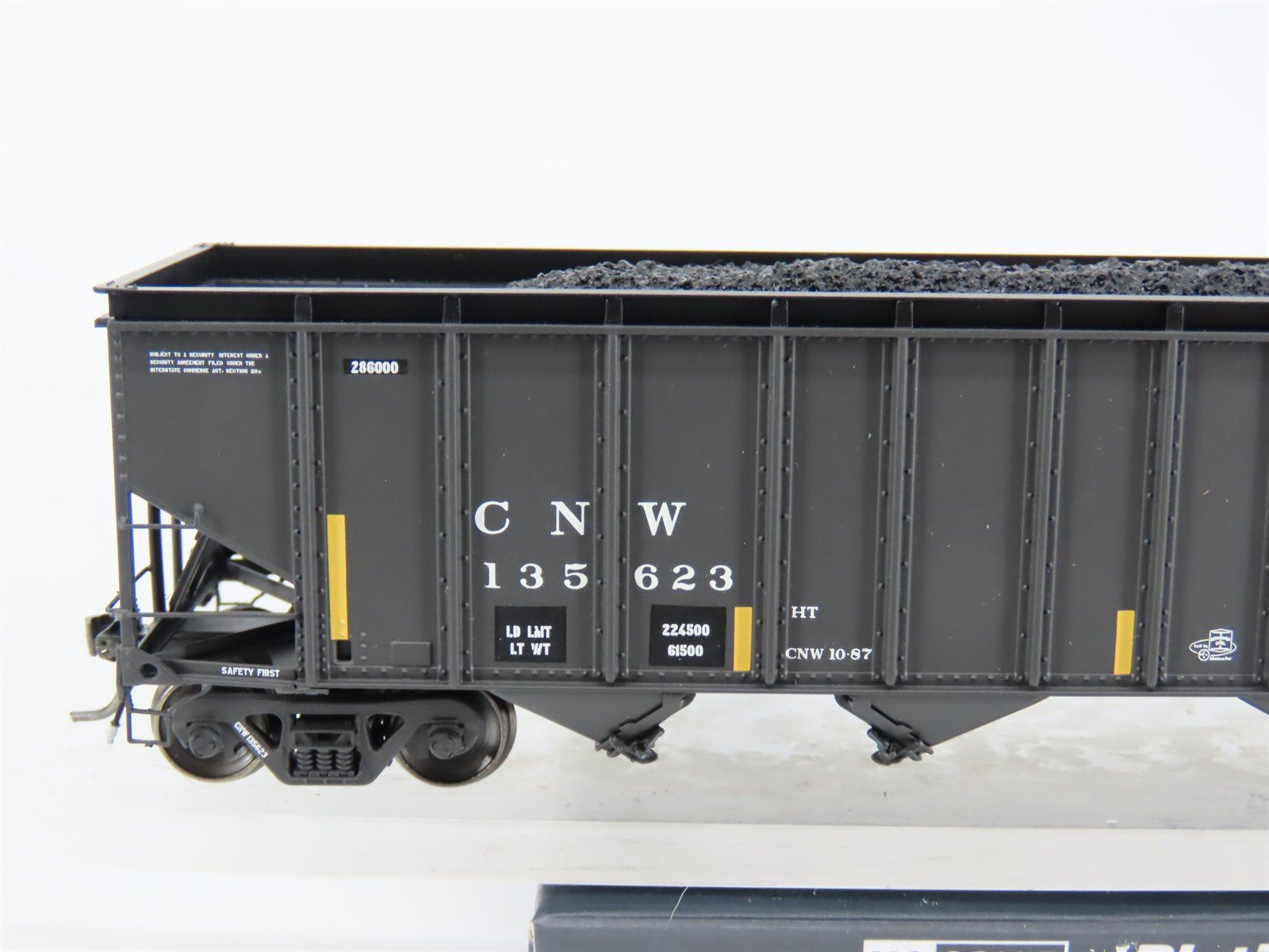 HO ExactRail EP-81554-3 CNW Railway Bethlehem 4011 4-Bay Hopper Car #135623