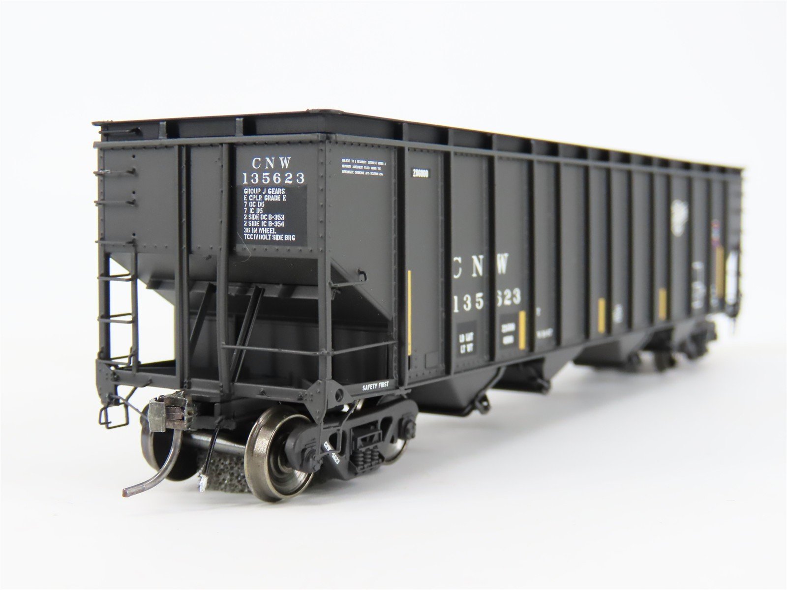 HO ExactRail EP-81554-3 CNW Railway Bethlehem 4011 4-Bay Hopper Car #135623