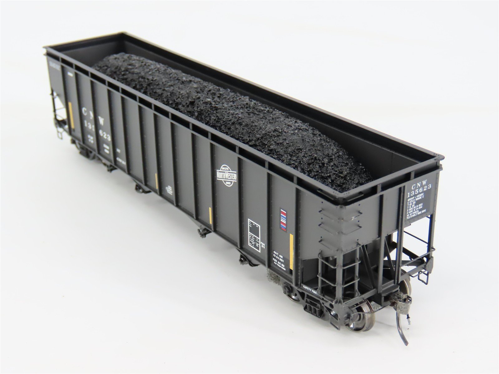 HO ExactRail EP-81554-3 CNW Railway Bethlehem 4011 4-Bay Hopper Car #135623