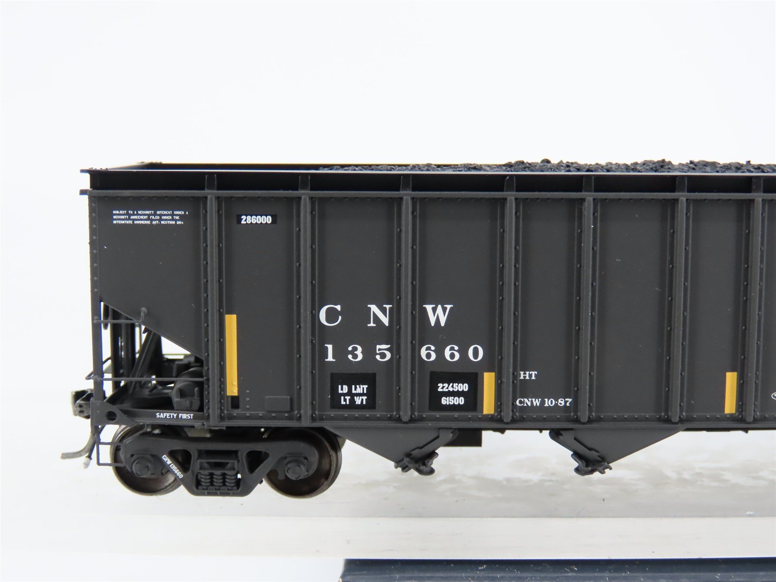 HO ExactRail EP-81554-5 CNW Railway Bethlehem 4011 4-Bay Hopper Car #135660