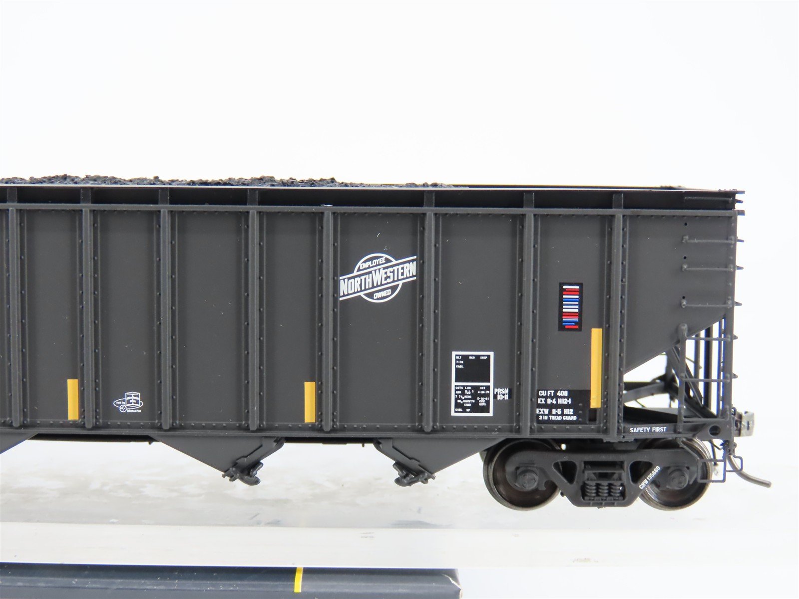 HO ExactRail EP-81554-5 CNW Railway Bethlehem 4011 4-Bay Hopper Car #135660
