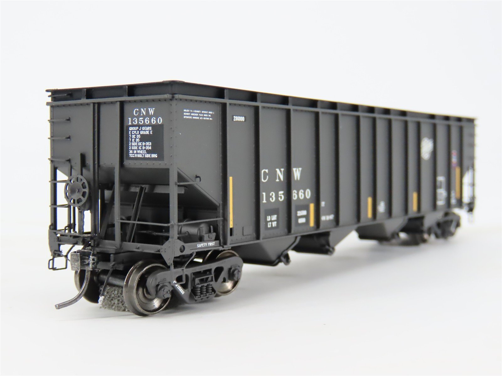 HO ExactRail EP-81554-5 CNW Railway Bethlehem 4011 4-Bay Hopper Car #135660