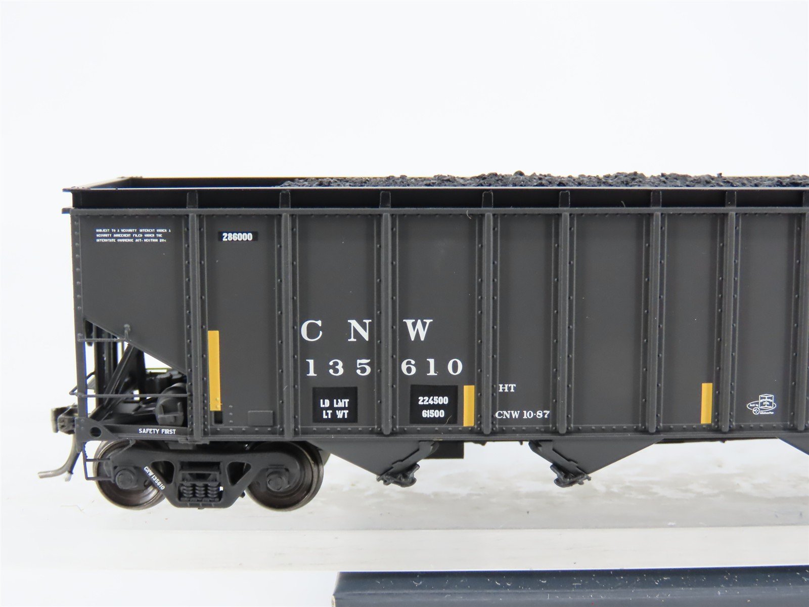 HO ExactRail EP-81554-2 CNW Railway Bethlehem 4011 4-Bay Hopper Car #135610