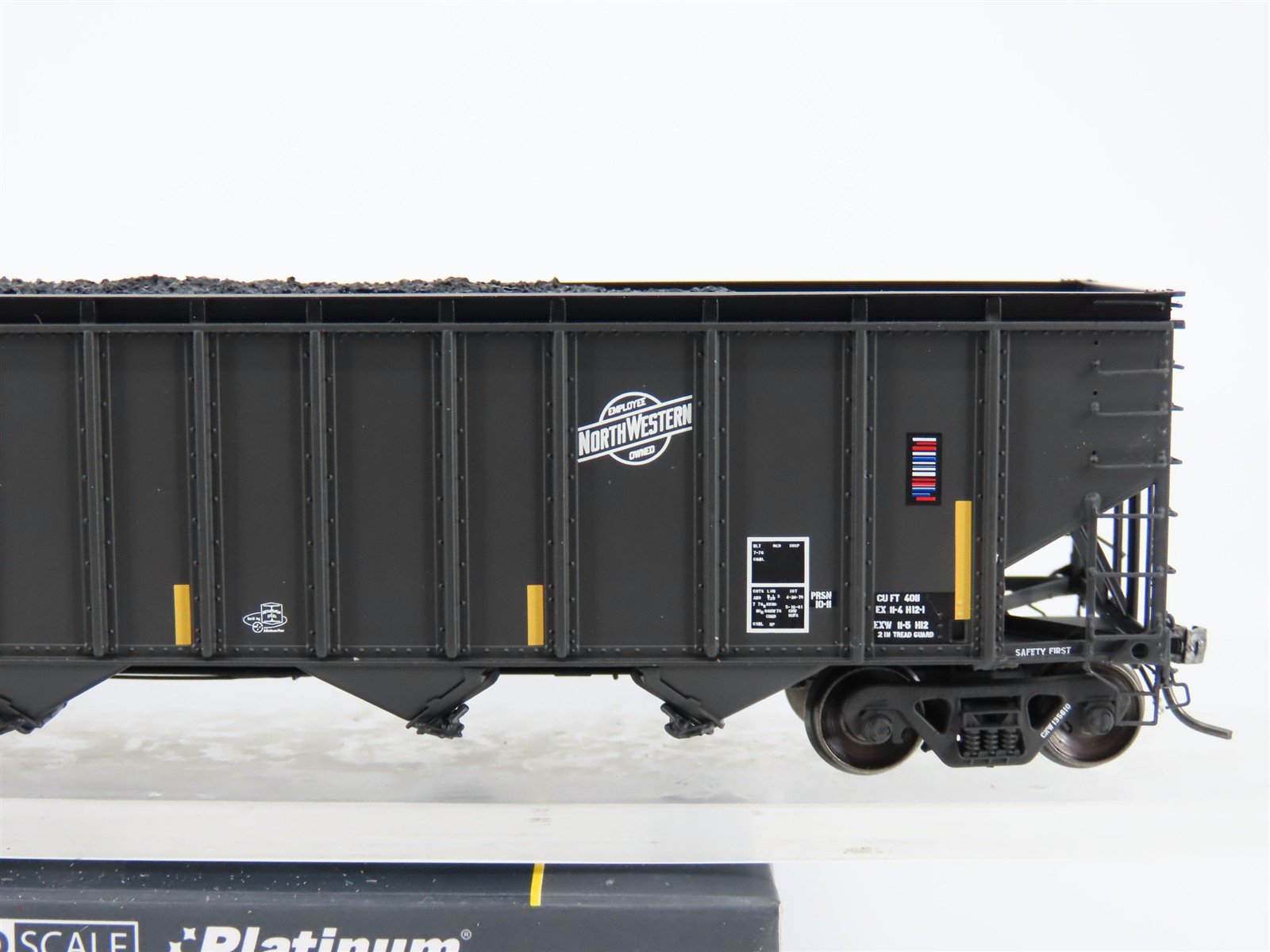 HO ExactRail EP-81554-2 CNW Railway Bethlehem 4011 4-Bay Hopper Car #135610