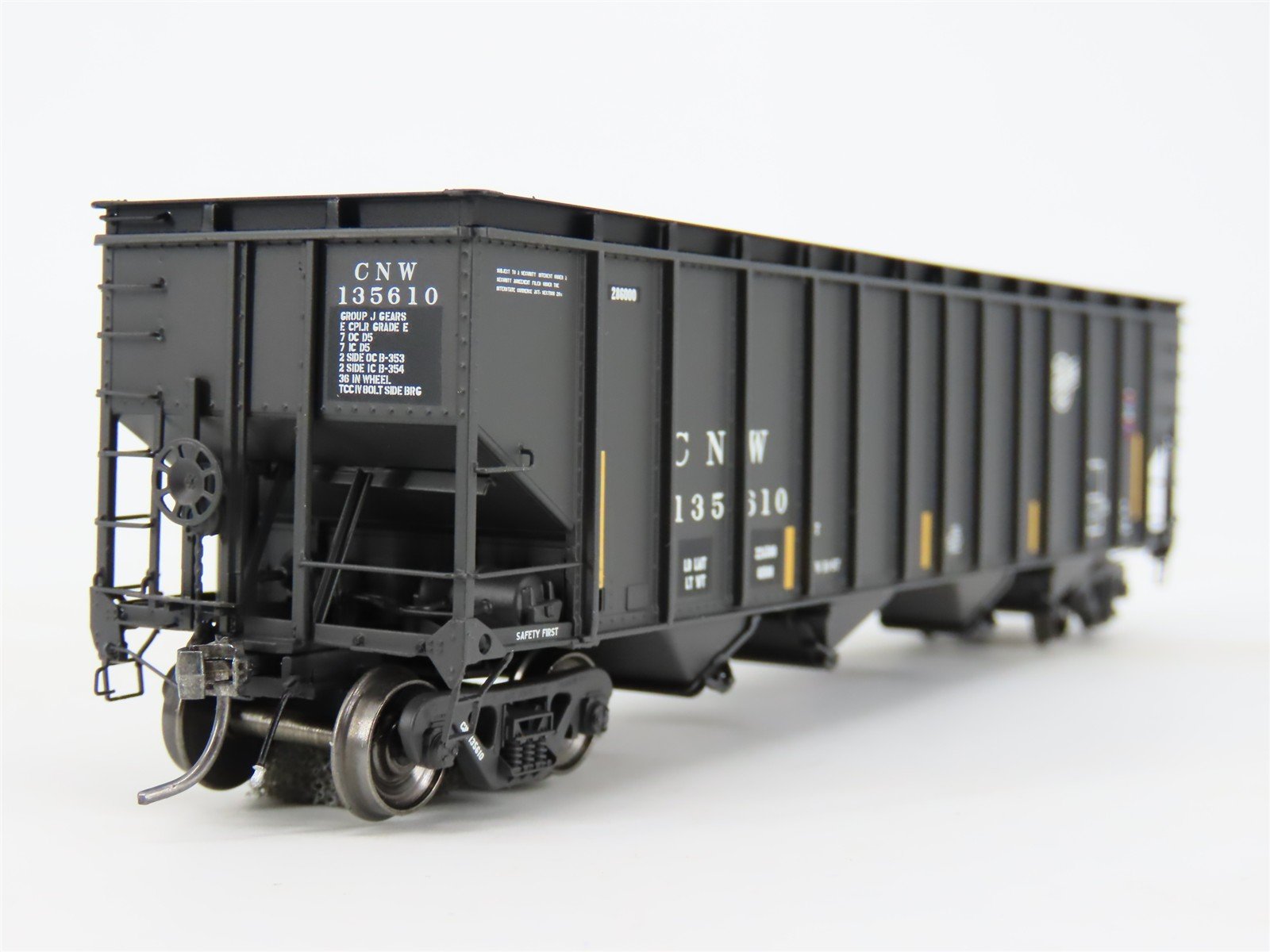 HO ExactRail EP-81554-2 CNW Railway Bethlehem 4011 4-Bay Hopper Car #135610