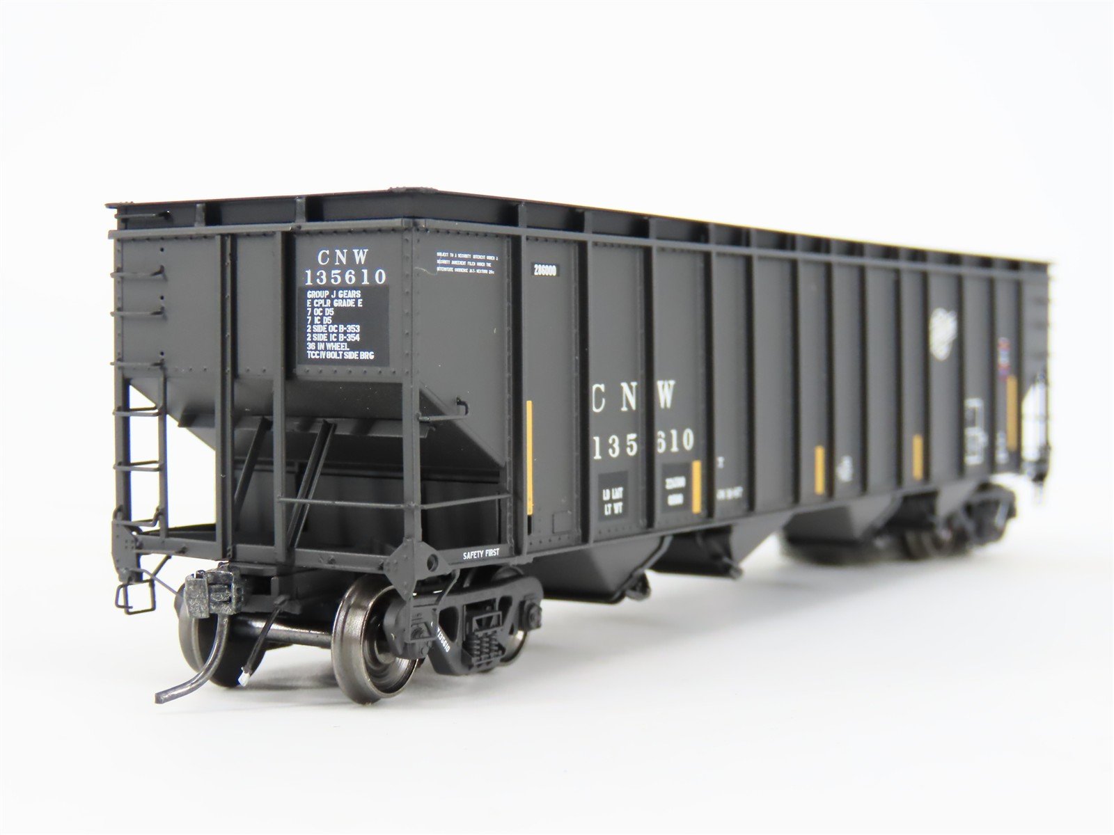 HO ExactRail EP-81554-2 CNW Railway Bethlehem 4011 4-Bay Hopper Car #135610