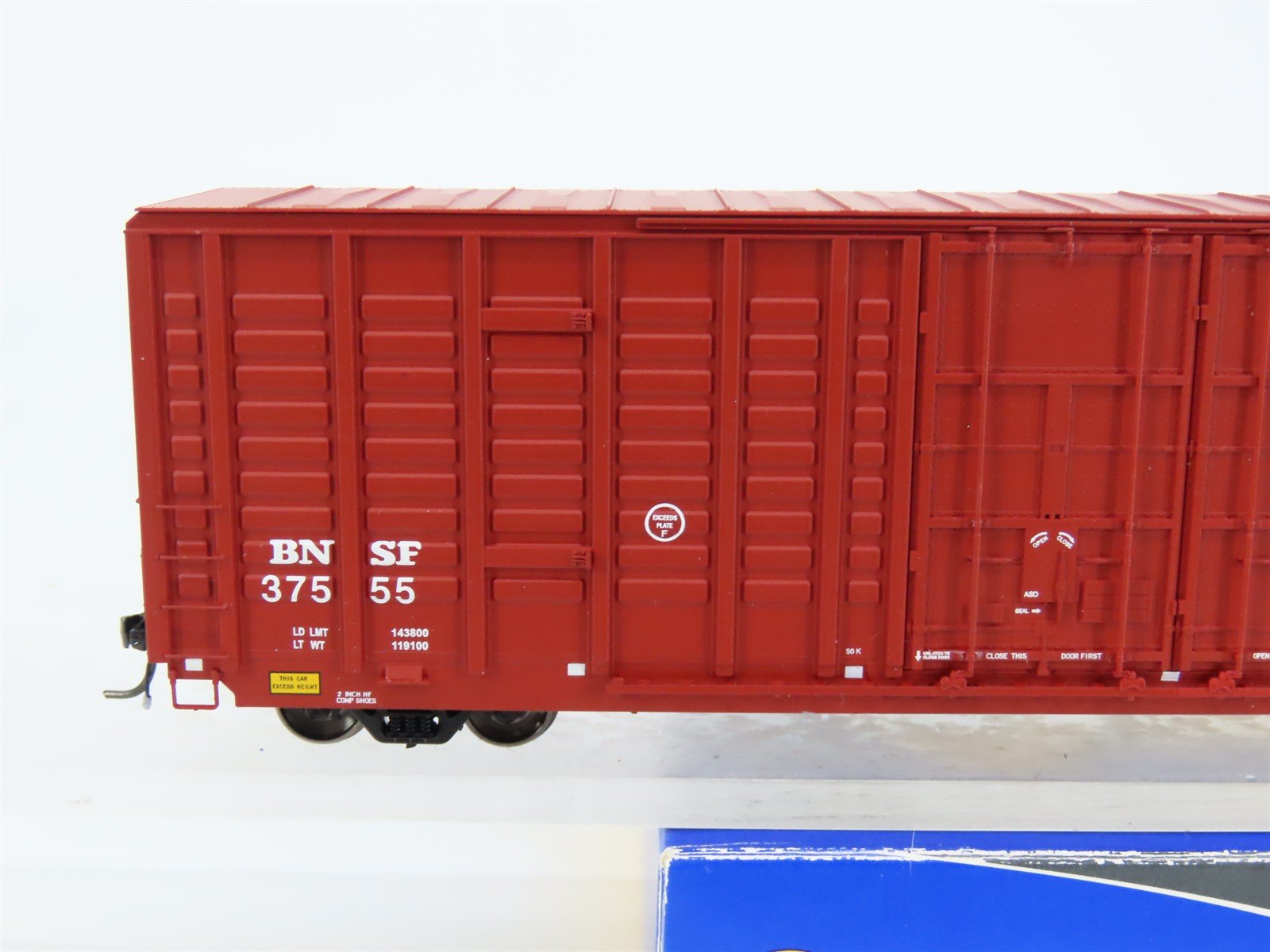 HO Scale ExactRail EP-80608-5 BNSF Railway P-S 60' Waffle Side Boxcar #37555