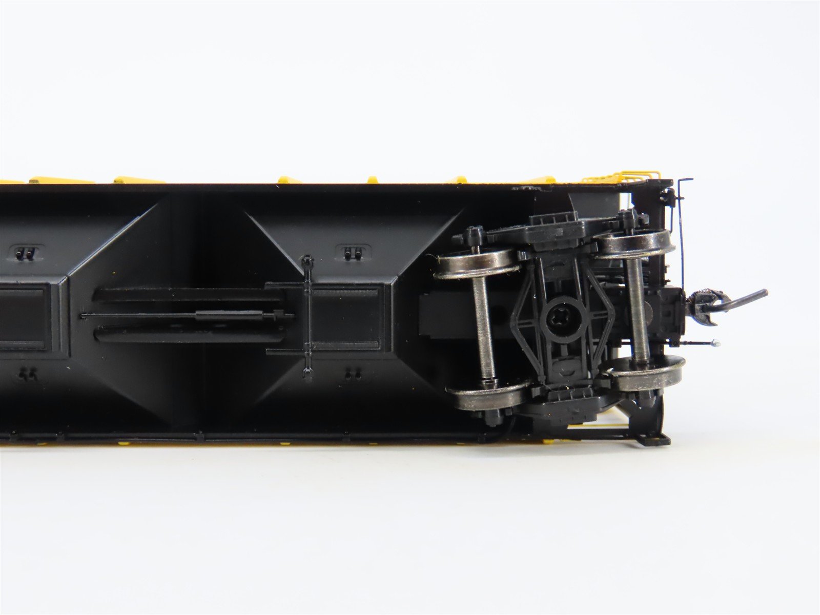 HO Scale ExactRail EP-80198-2 TLDX Cargill PS-2CD 4427 Covered Hopper Car #2827