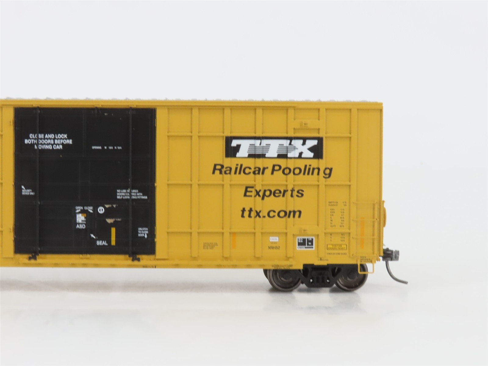 HO Scale ExactRail Evolution Series EE-1401-43 FBOX TTX Plug Door Boxcar #505318