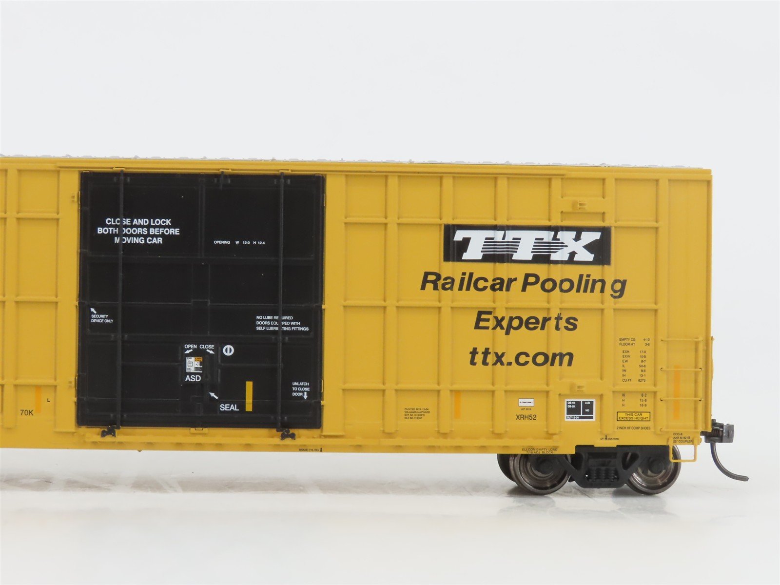 HO Scale ExactRail Evolution Series EE-1401-48 FBOX TTX Plug Door Boxcar #505390