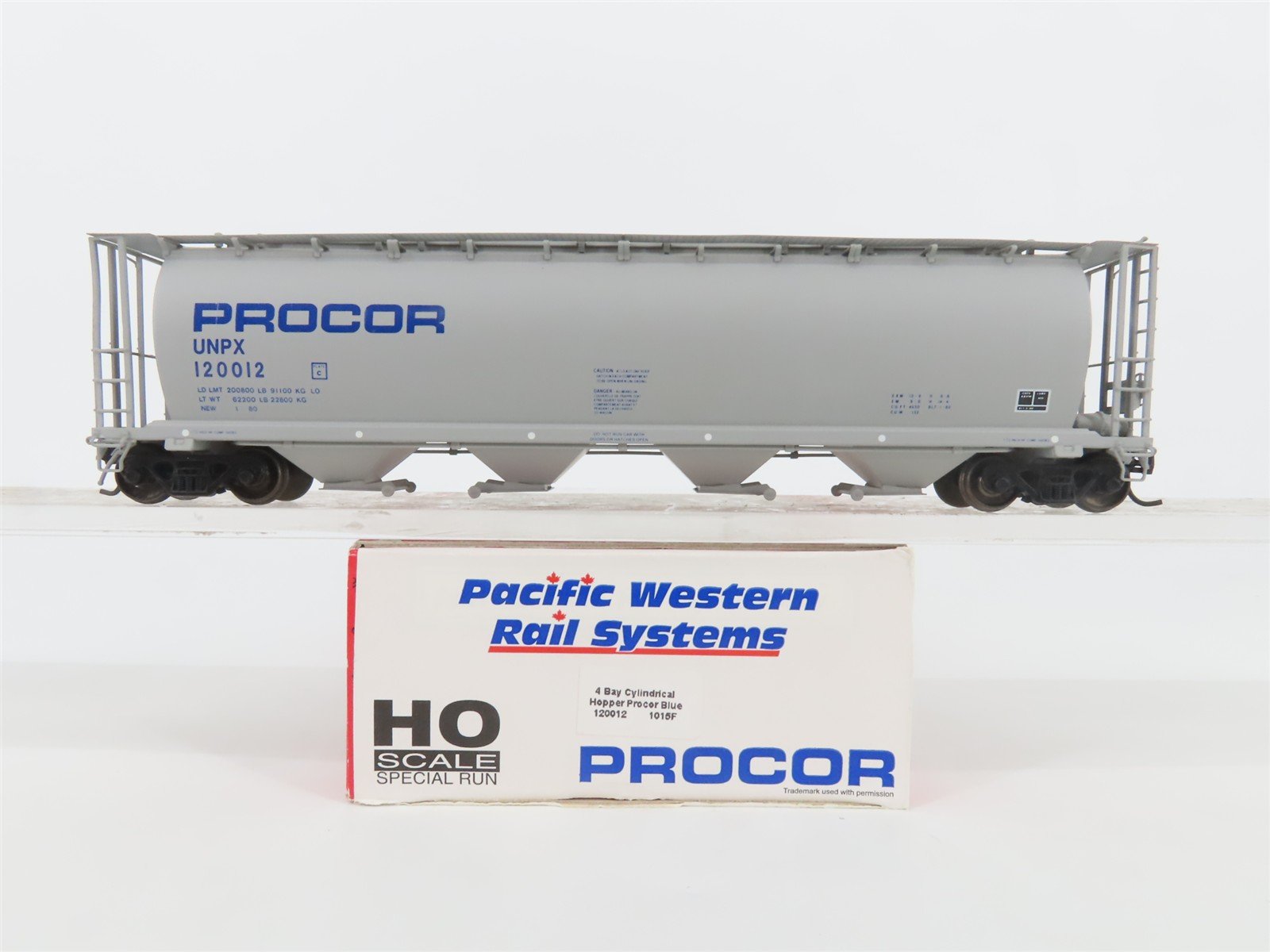 HO Scale InterMountain PWRS 1015F UNPX Procor 4-Bay Covered Hopper #120012