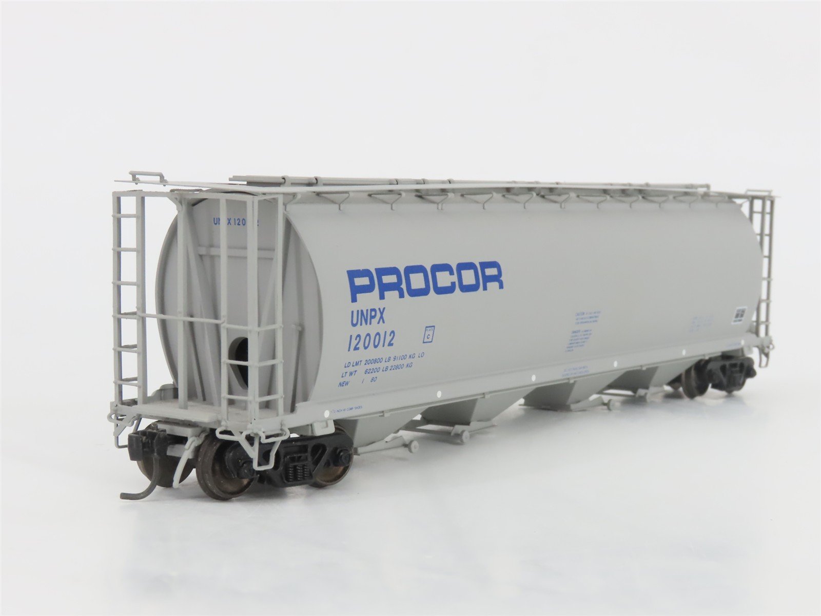 HO Scale InterMountain PWRS 1015F UNPX Procor 4-Bay Covered Hopper #120012