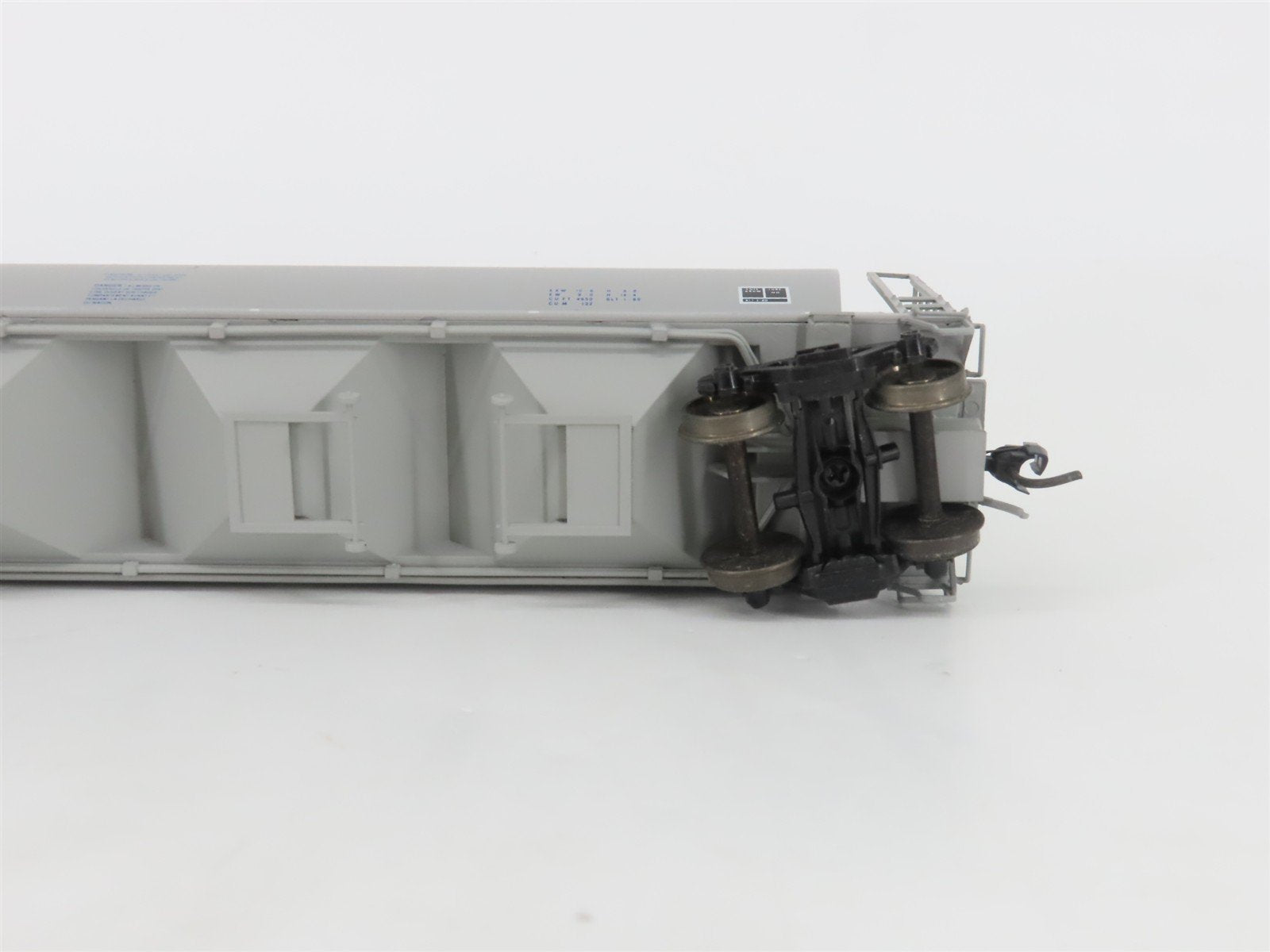 HO Scale InterMountain PWRS 1015F UNPX Procor 4-Bay Covered Hopper #120012