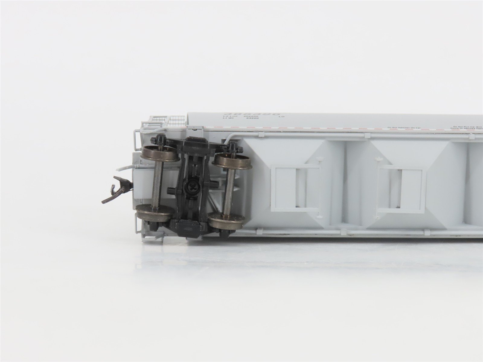 HO Scale InterMountain PWRS CP Canadian Pacific 4-Bay Cylindrical Hopper #385396