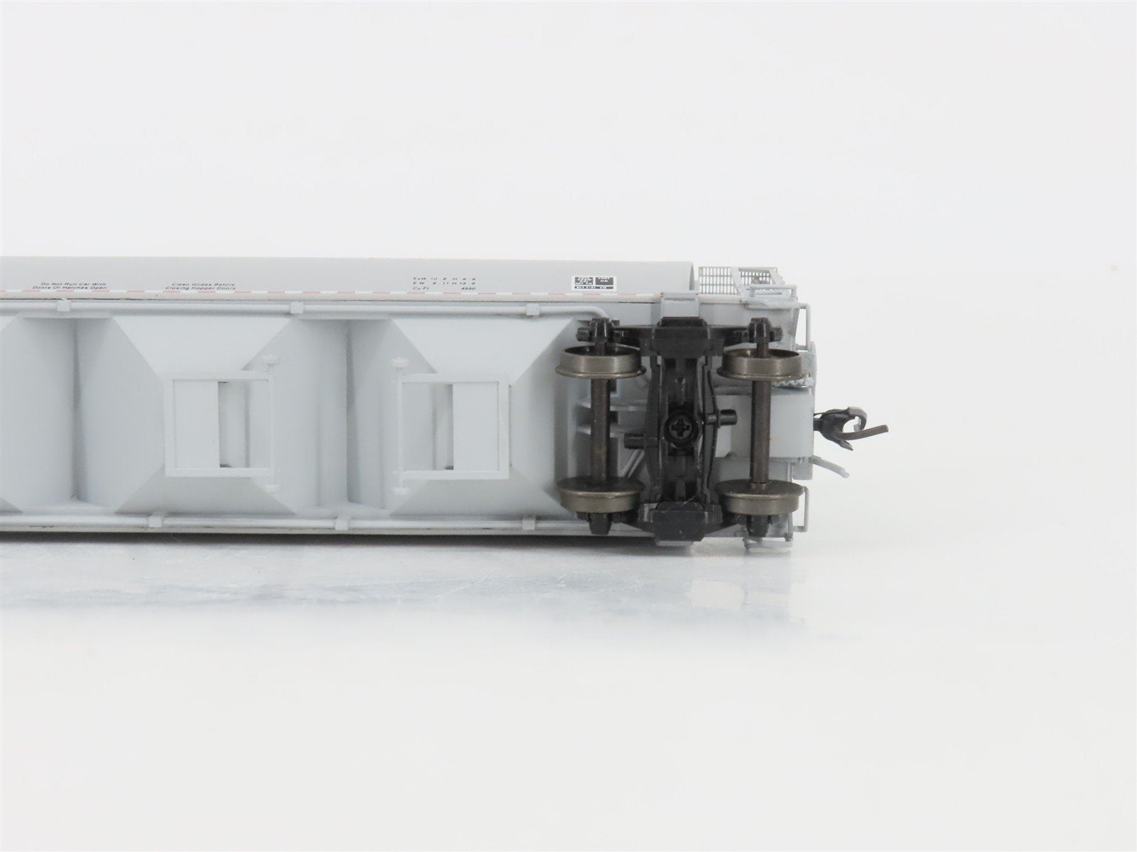 HO Scale InterMountain PWRS CP Canadian Pacific 4-Bay Cylindrical Hopper #385396