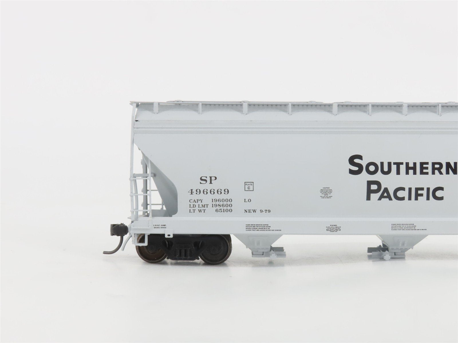 HO Scale InterMountain 47003-05 SP Southern Pacific 3-Bay Covered Hopper #496669