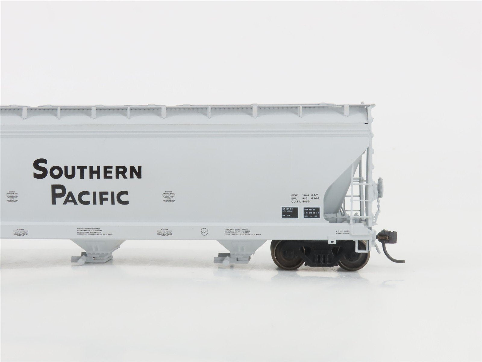HO Scale InterMountain 47003-05 SP Southern Pacific 3-Bay Covered Hopper #496669