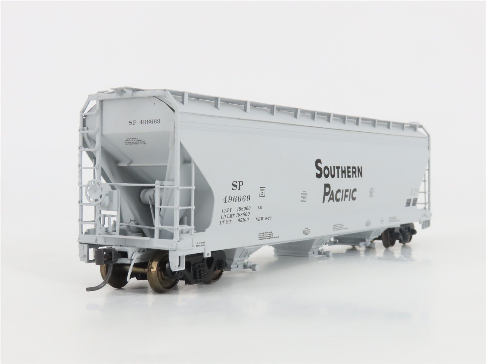 HO Scale InterMountain 47003-05 SP Southern Pacific 3-Bay Covered Hopper #496669
