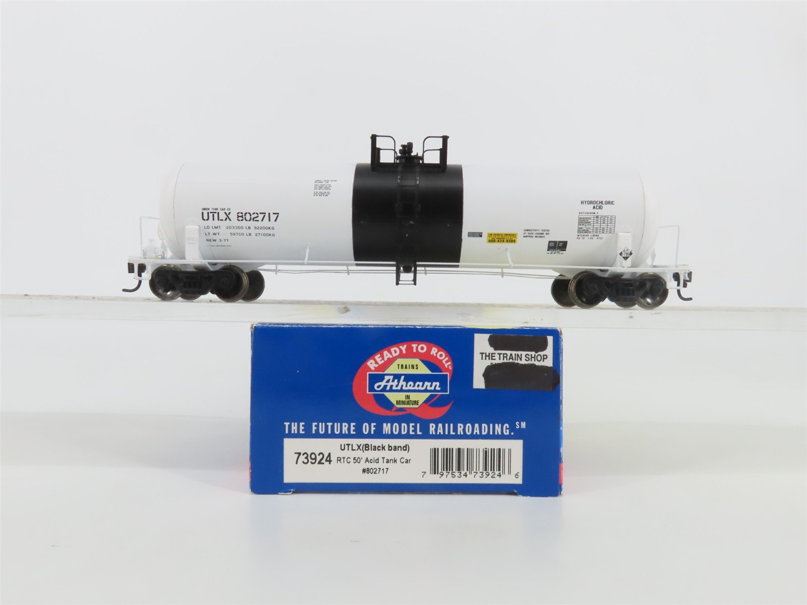 HO Scale Athearn 73924 UTLX (Black Band) RTC 50' Acid Tank Car #802717