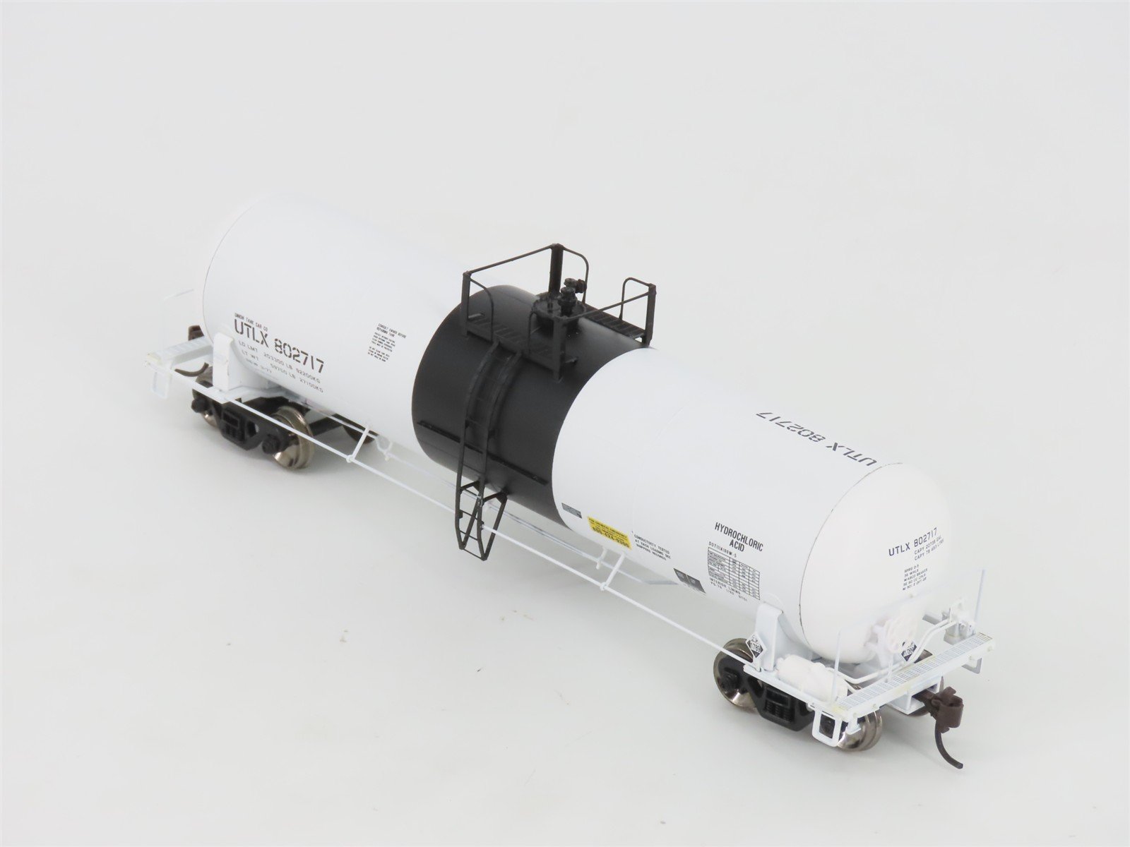 HO Scale Athearn 73924 UTLX (Black Band) RTC 50' Acid Tank Car #802717