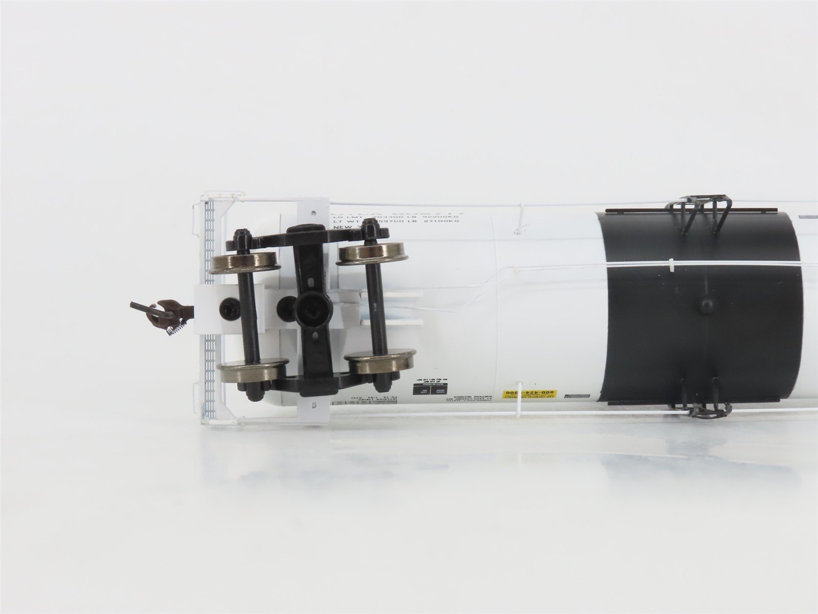 HO Scale Athearn 73924 UTLX (Black Band) RTC 50' Acid Tank Car #802717