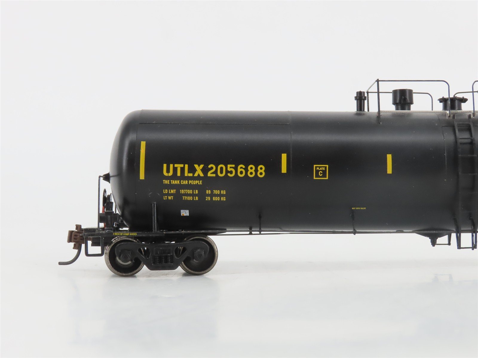 HO Scale Athearn 94252 UTLX 30K Gallon Ethanol Tank Car #205688
