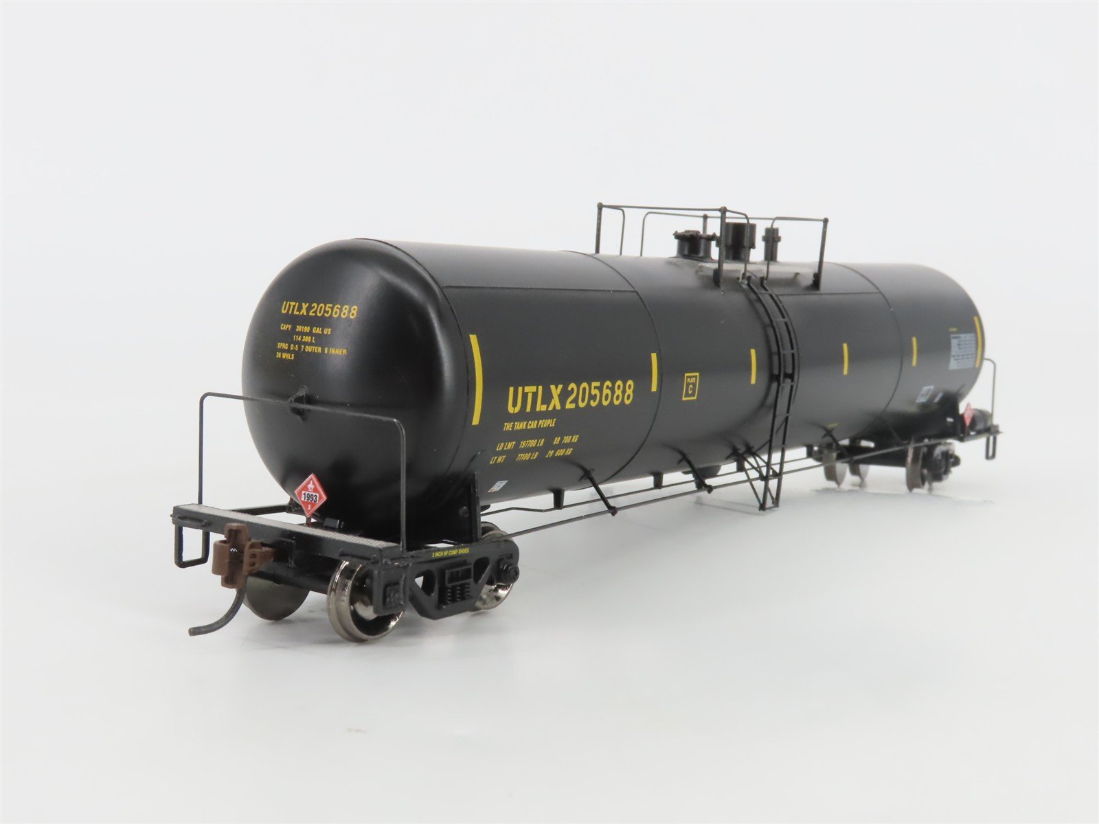 HO Scale Athearn 94252 UTLX 30K Gallon Ethanol Tank Car #205688