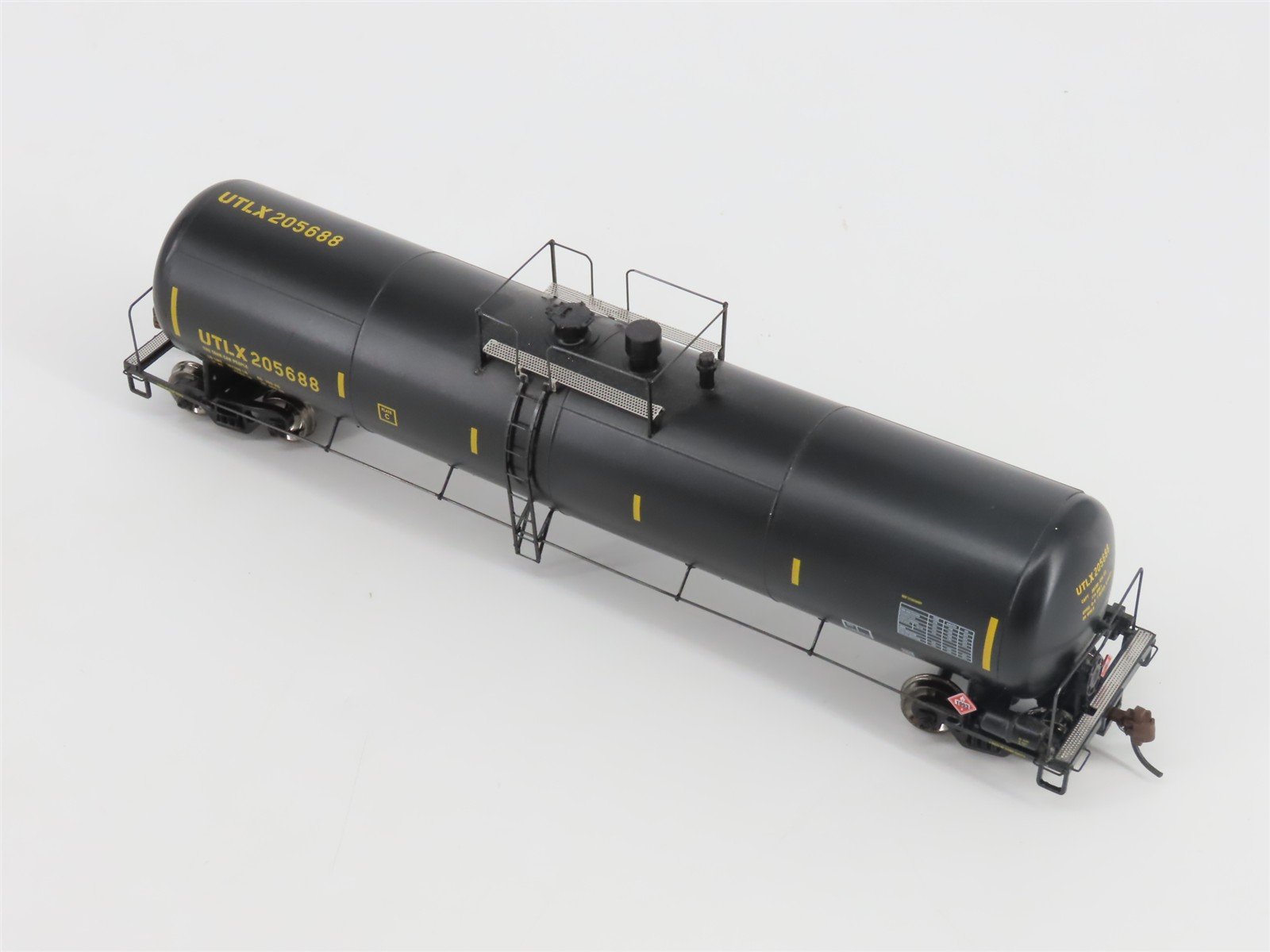 HO Scale Athearn 94252 UTLX 30K Gallon Ethanol Tank Car #205688