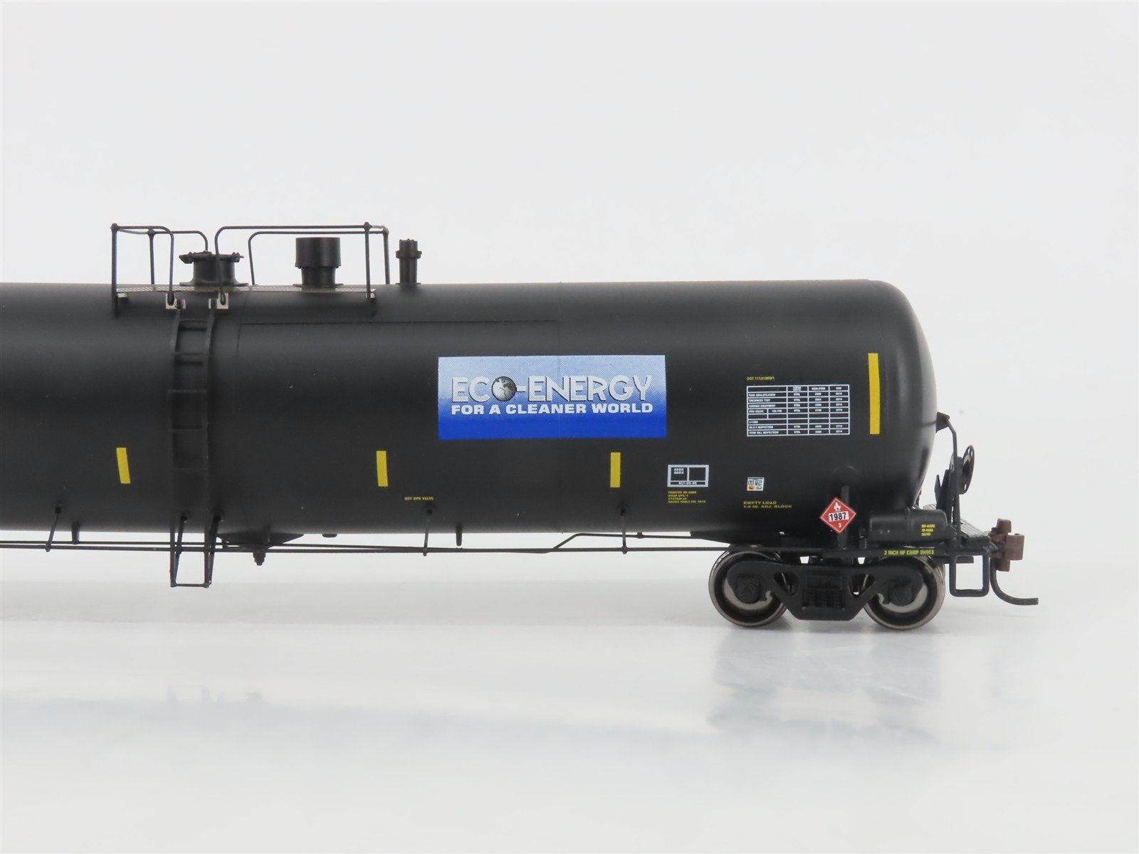 HO Scale Athearn 93893 UTLX Eco-Energy 30K Gallon Ethanol Tank Car #204411